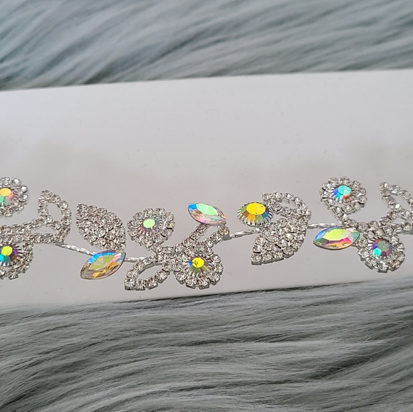 Rhinestone flowergirl headpiece - Picture 2 of 5